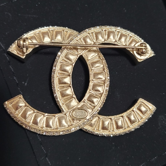Chanel brooch with receipt - Picture 6 of 6